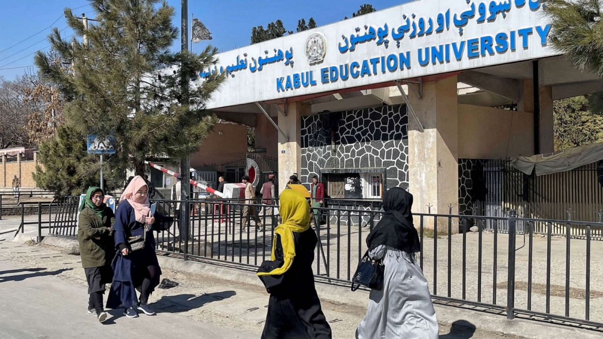 Taliban cấm toàn bộ nữ giới Afghanistan tiếp cận giáo dục